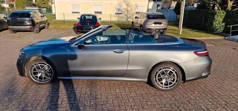 Gebraucht Mercedes E200 AMG 197 PS (144 kW) 2023 Grau Cabrio