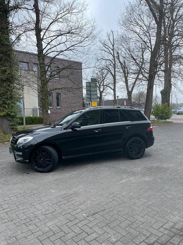 Gebraucht Mercedes ML350 265 PS (194 kW) 2013 Schwarz SUV