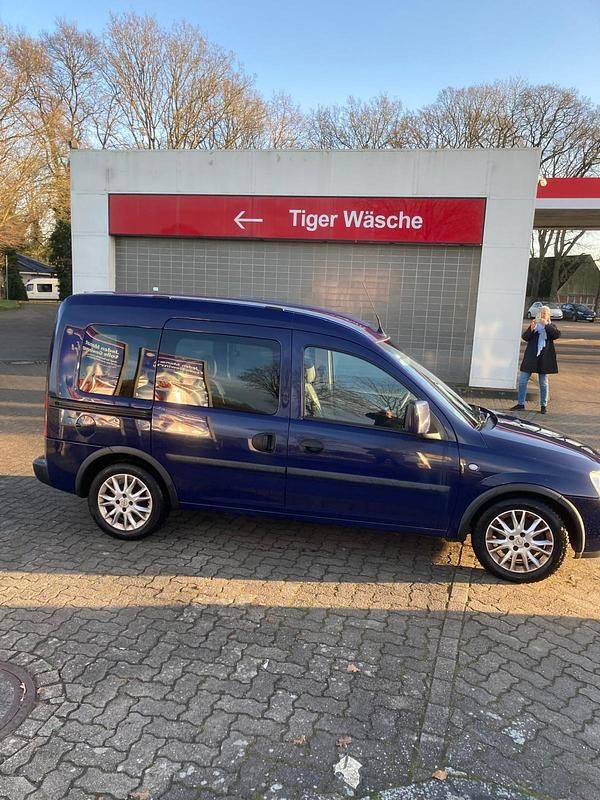 Gebraucht Opel Combo 75 PS (55 kW) 2011 Blau Van / Kleinbus