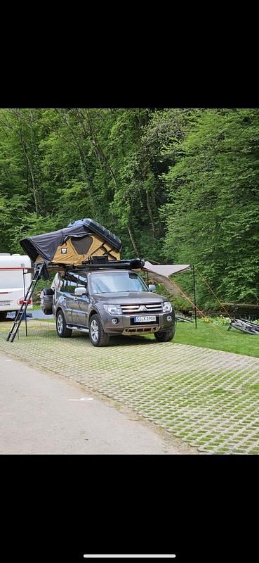 Braun Gebraucht 2010 Mitsubishi Pajero SUV | 19.750 € (Teuer) - Bild 1/4