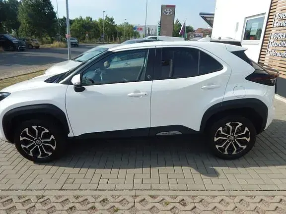 Gebraucht Toyota Yaris Connect Style 116 PS (85 kW) 2023 Schneeweiß Kleinwagen