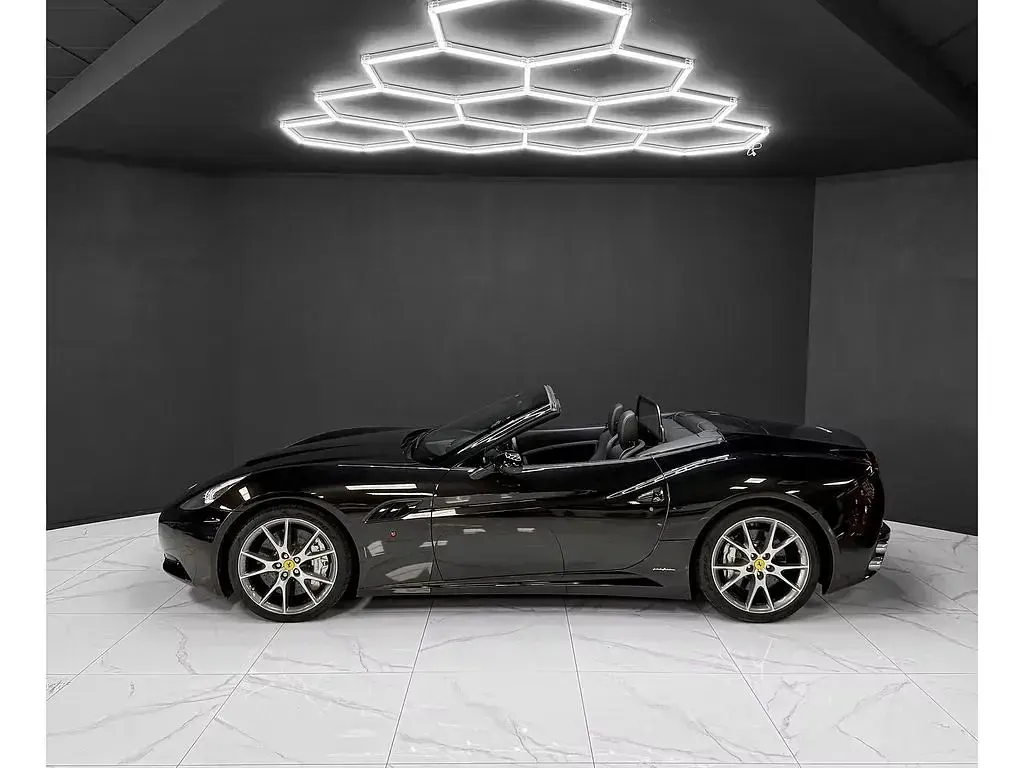 Second-hand Ferrari California 460 CP (338 kW) 2010 Negru Cabrio
