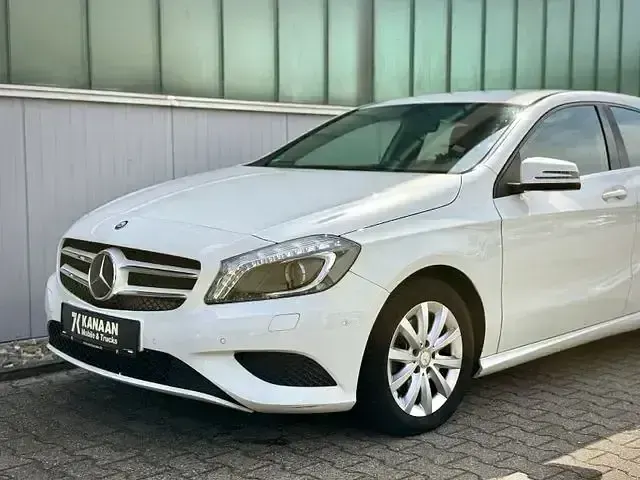 Gebraucht Mercedes A180 Style 122 PS (89 kW) 2014 Weiß Kleinwagen