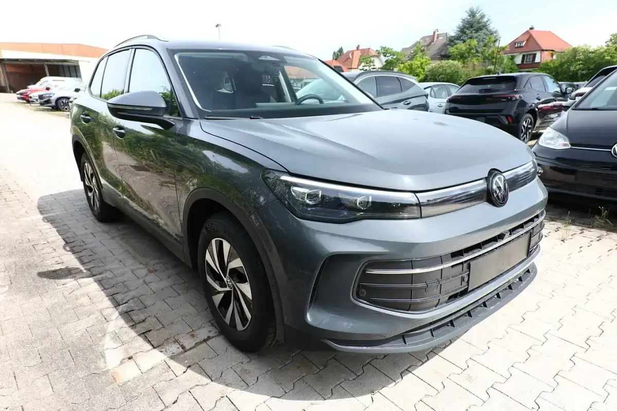 Neu VW Tiguan IQ Drive 131 PS (96 kW) 2026 Delfingrau metallic SUV