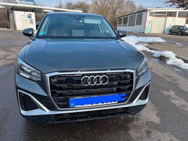 Gebraucht Audi Q2 S-Line 116 PS (85 kW) 2024 Grau SUV
