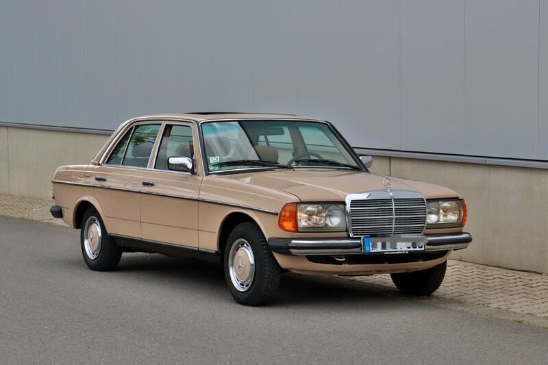 Beige Gebraucht 1984 Mercedes E230 Limousine | 16.900 € - Bild 1/4