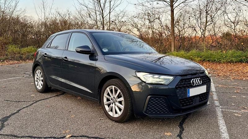 Grau Gebraucht 2020 Audi A1 Sportback Kleinwagen | 19.999 € (Guter Preis) - Bild 1/4