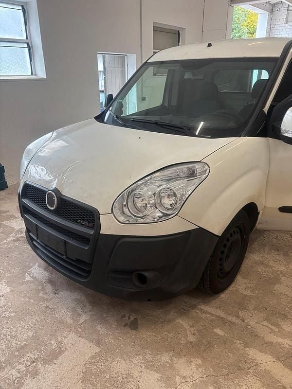 Weiß Gebraucht 2010 Fiat Doblò Van / Kleinbus | 2.000 € - Bild 1/4