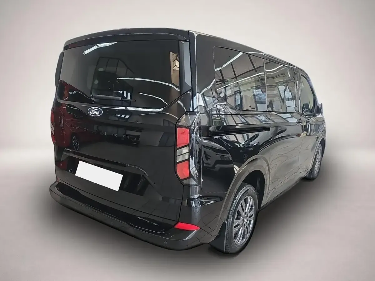 Gebraucht Ford Tourneo Custom Titanium 170 PS (125 kW) 2026 Manufacturer Van
