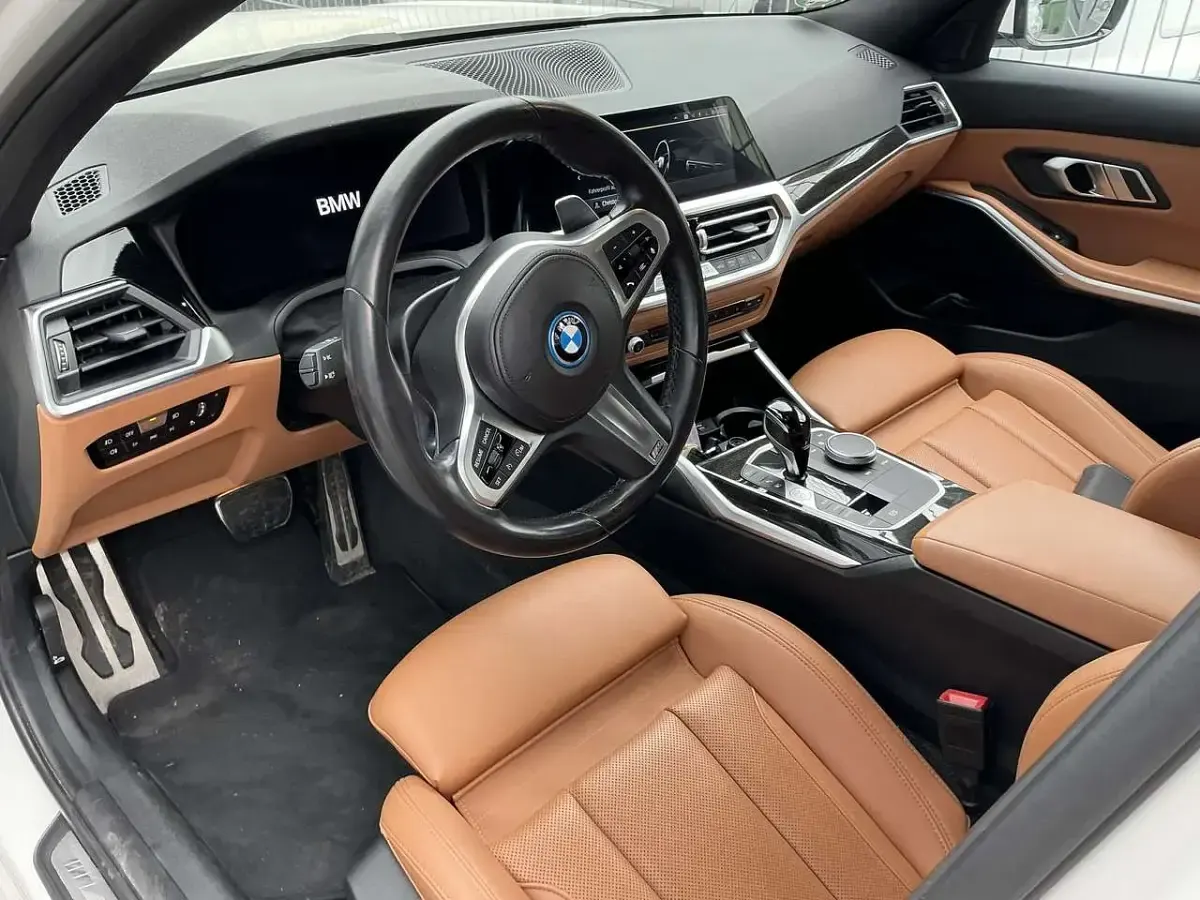 Gebraucht BMW 330 M Sport 252 PS (185 kW) 2022 Alpinweiss iii Kombi