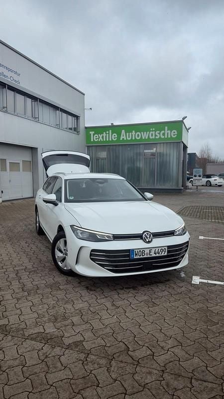 Gebraucht VW Passat Business+ 150 PS (110 kW) 2024 Weiß Kombi