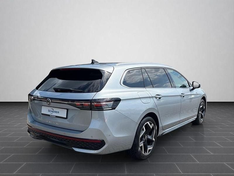 Gebraucht VW Passat R-line 150 PS (110 kW) 2025 Silber Kombi