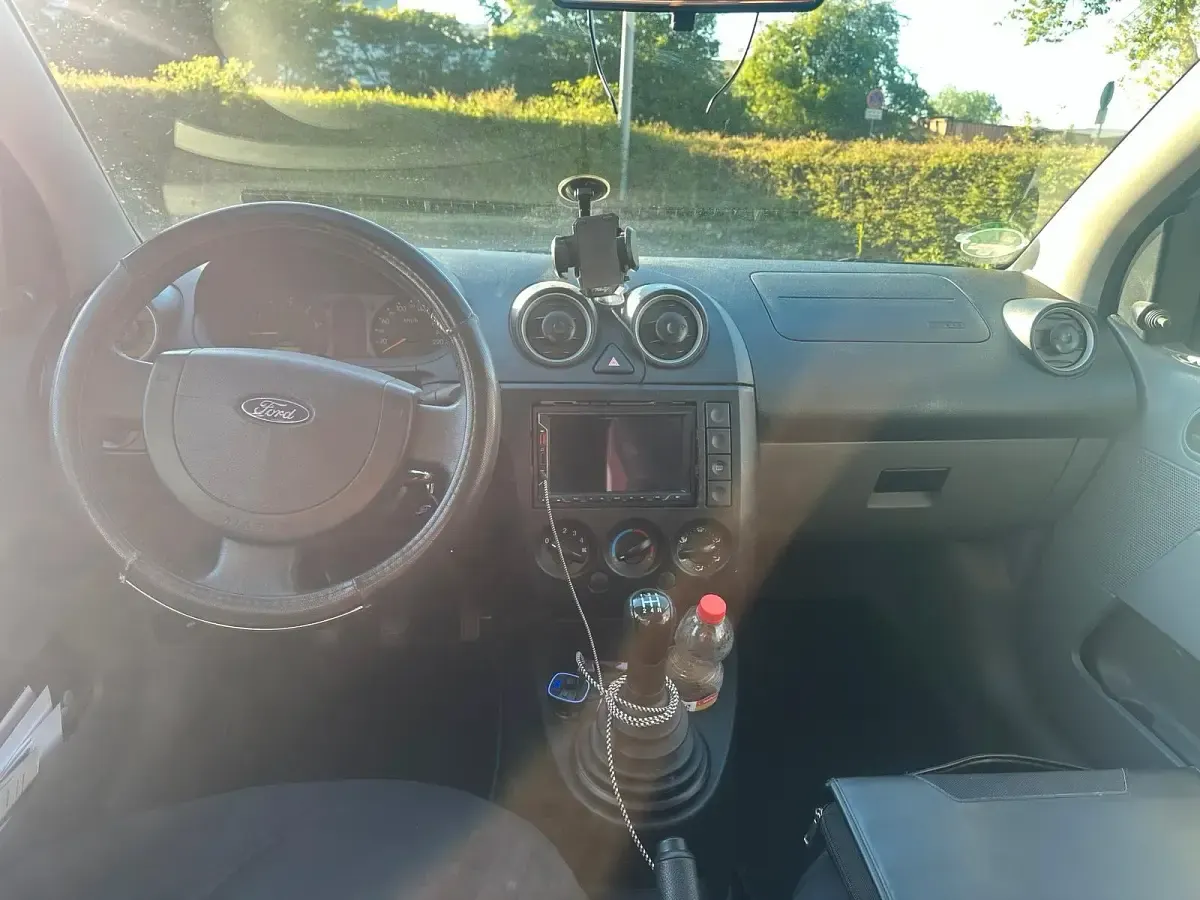 Usata Ford Fiesta 70 CV (51 kW) 2002 Argento Utilitaria