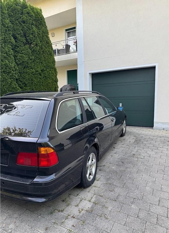 Blau Gebraucht 2003 BMW 525 Kombi | 1.650 € (Superpreis) - Bild 1/4