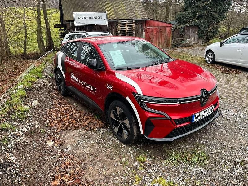 Gebraucht Renault Mégane IV Equilibre 96 kW (131 PS) 2023 Dezirrot Kleinwagen