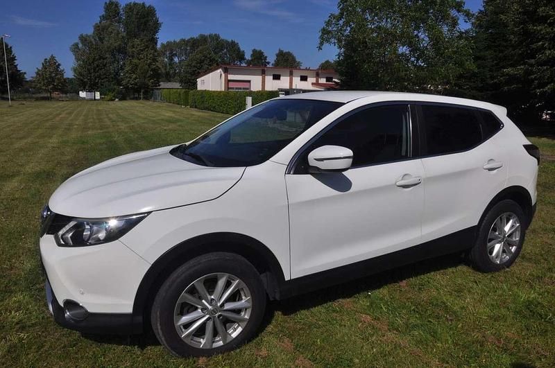 Weiß Gebraucht 2015 Nissan Qashqai Acenta SUV | 10.499 € (Fairer Preis) - Bild 1/4
