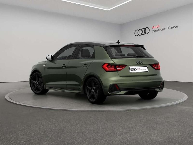 Neu Audi A1 S-Line 116 PS (85 kW) 2026 M4 distriktgrün metallic SUV