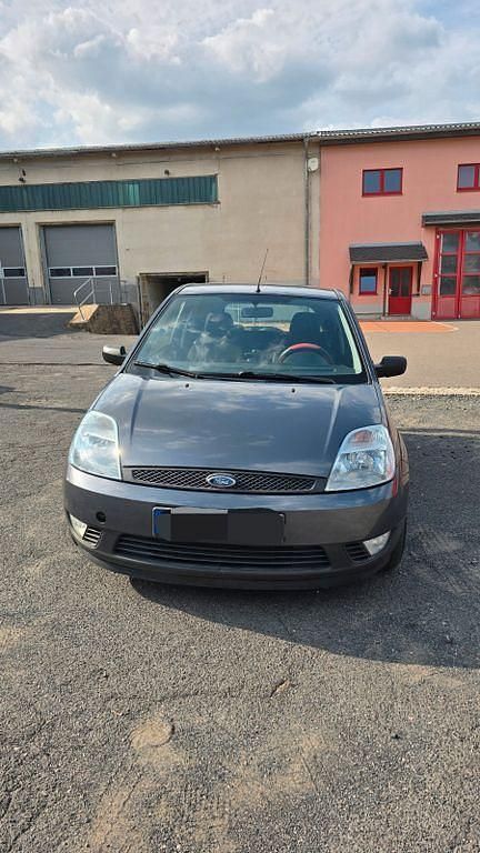 Grau Gebraucht 2004 Ford Fiesta Kleinwagen | 1.300 € (Guter Preis) - Bild 1/4