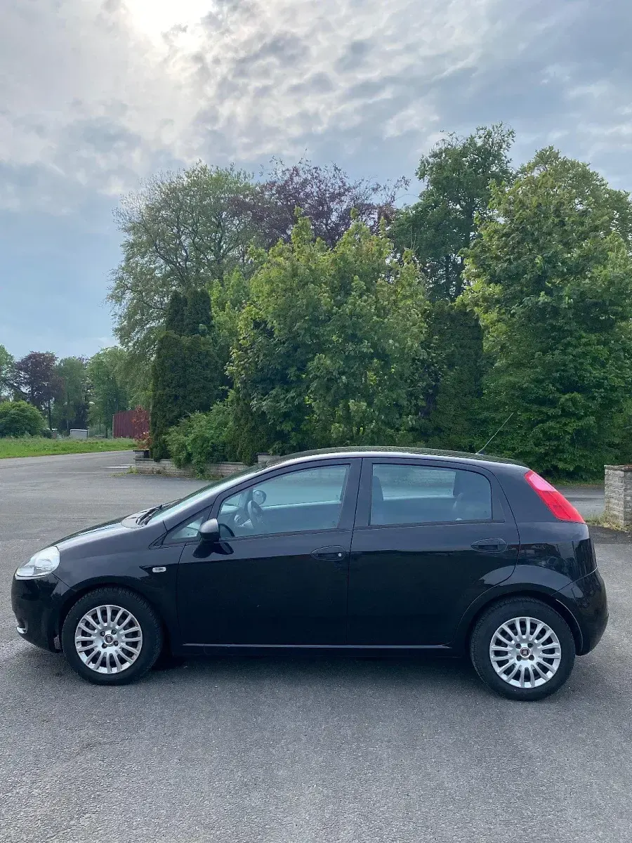 Gebraucht Fiat Grande Punto 75 PS (55 kW) 2011 Schwarz Kleinwagen