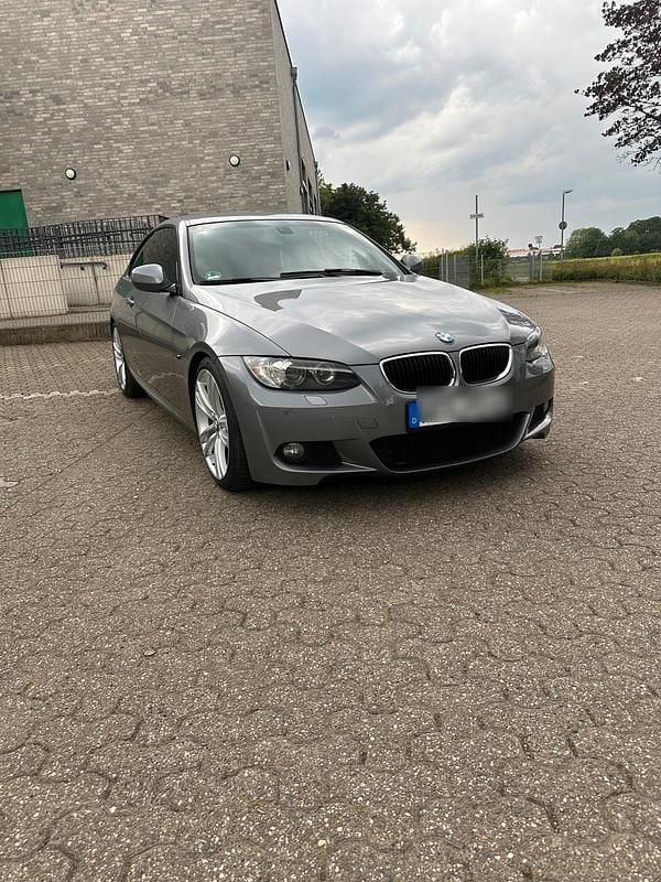 Grau Gebraucht 2010 BMW 320 M Sport Coupé | 7.350 € (Fairer Preis) - Bild 1/4