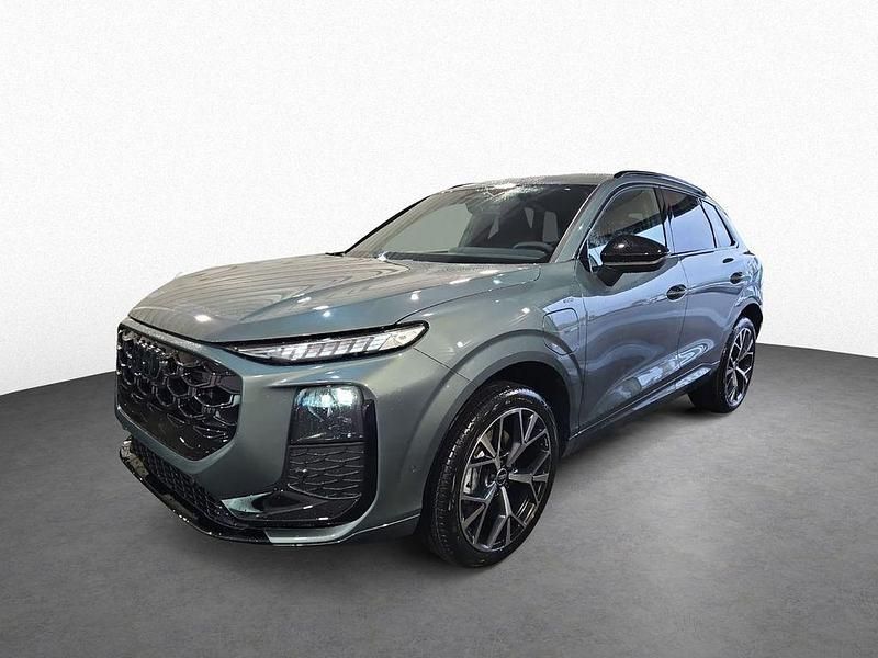 Neu Audi Q3 S-Line 272 PS (200 kW) 2025 Grün SUV