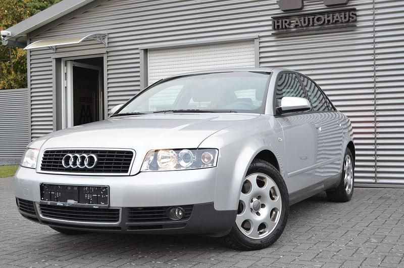 Silber Gebraucht 2001 Audi A4 Limousine | 5.999 € (Teuer) - Bild 1/4