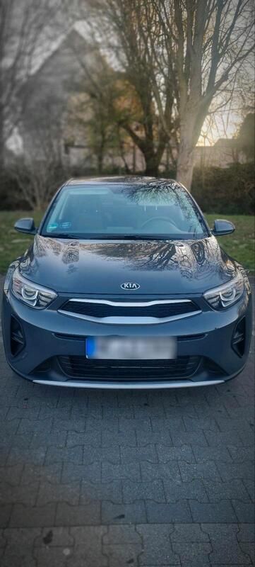Grau Gebraucht 2021 Kia Stonic Vision SUV | 14.000 € - Bild 1/4