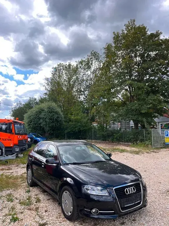 Gebraucht Audi A3 Attraction 125 PS (91 kW) 2011 Schwarz Kleinwagen