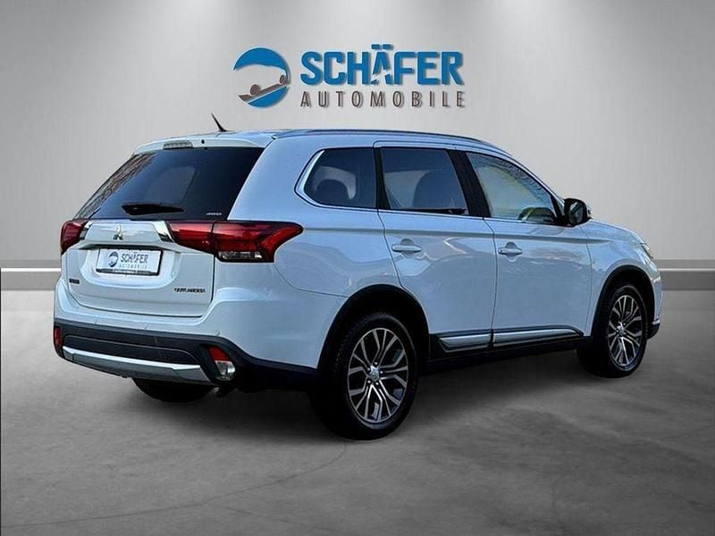 Begagnad Mitsubishi Outlander 150 HK (110 kW) 2017 Vit SUV