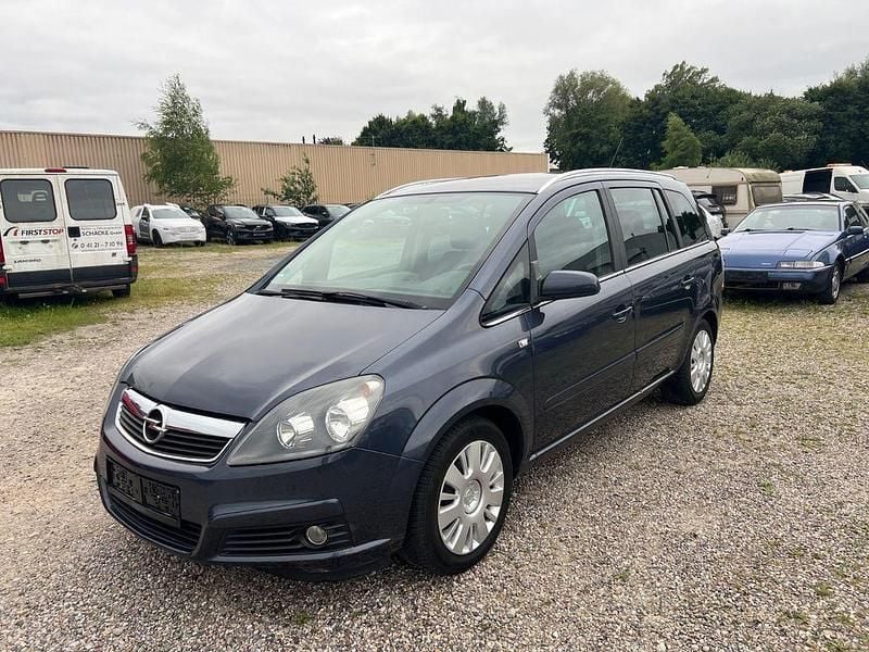 Grau Gebraucht 2007 Opel Zafira Edition Van / Kleinbus | 3.990 € (Teuer) - Bild 1/4