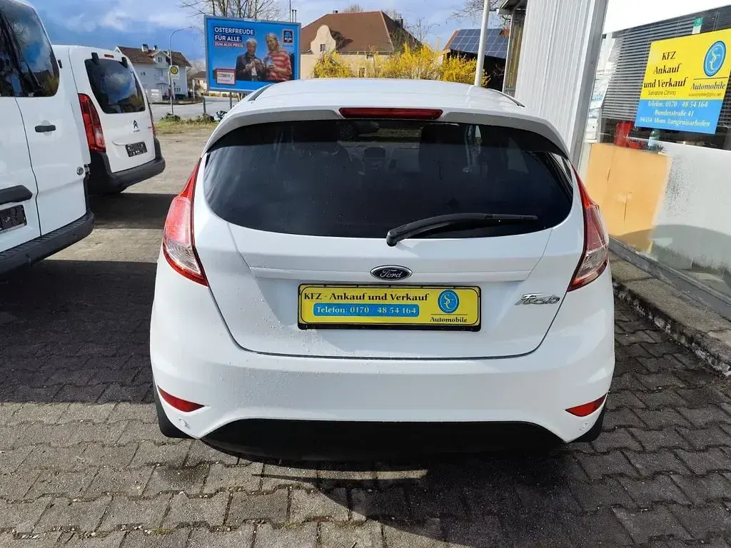 Używany Ford Fiesta SYNC Edition 80 KM (58 kW) 2015 Biały Hatchback