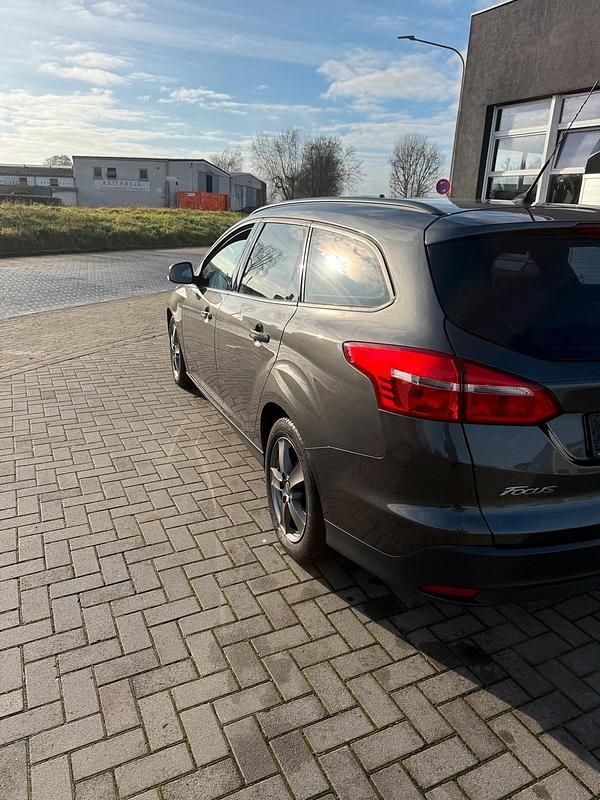 Gebraucht Ford Focus 125 PS (91 kW) 2015 Grau Kombi
