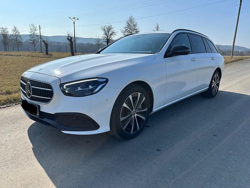 Gebraucht Mercedes E300 306 PS (225 kW) 2021 Weiß Limousine