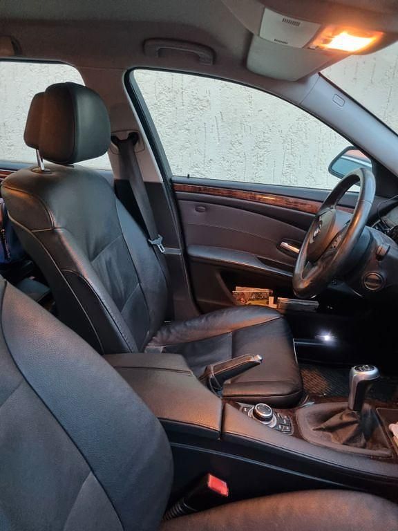 Gebraucht BMW 520 177 PS (130 kW) 2010 Grau Kombi