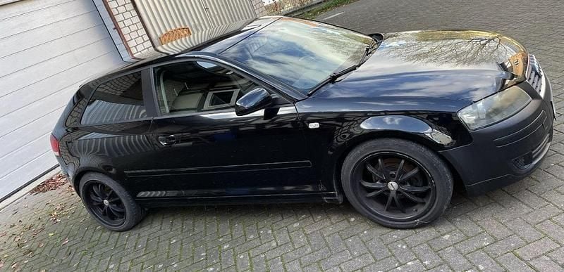 Schwarz Gebraucht 2004 Audi A3 Ambition Limousine | 1.300 € (Superpreis) - Bild 1/4