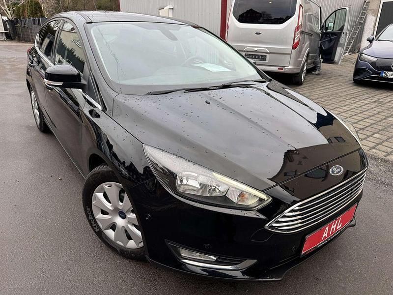 Gebraucht Ford Focus Titanium 125 PS (91 kW) 2015 Schwarz Limousine