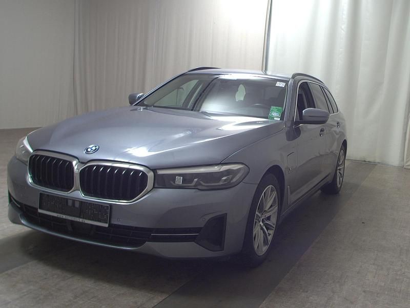 Gebraucht BMW 530e Sport Line 292 PS (214 kW) 2021 Grau Kombi
