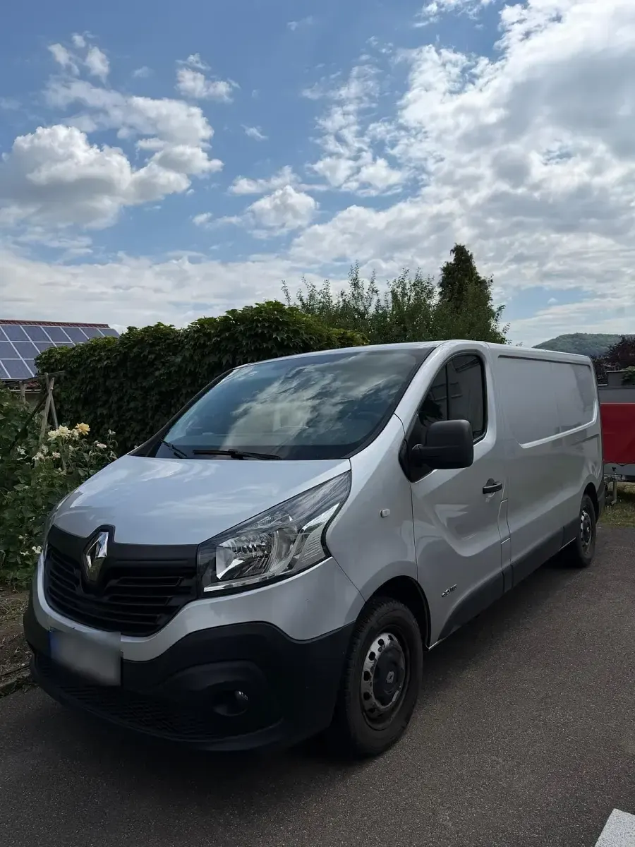 Gebraucht Renault Trafic 123 PS (90 kW) 2016 Silber Van / Kleinbus