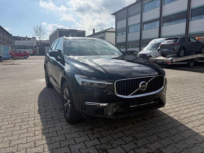 Gebraucht Volvo XC60 Momentum 197 PS (144 kW) 2022 Schwarz SUV