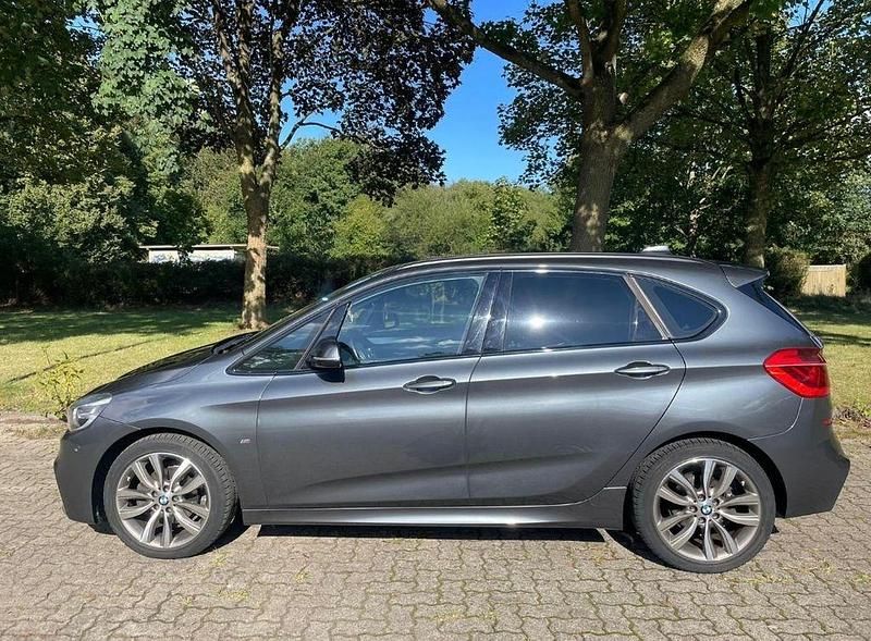 Grau Gebraucht 2016 BMW 218 Active Tourer M Sport Van / Kleinbus | 16.999 € (Fairer Preis) - Bild 1/4