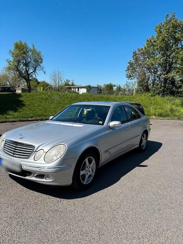Gebraucht Mercedes E240 177 PS (130 kW) 2002 Silber Limousine