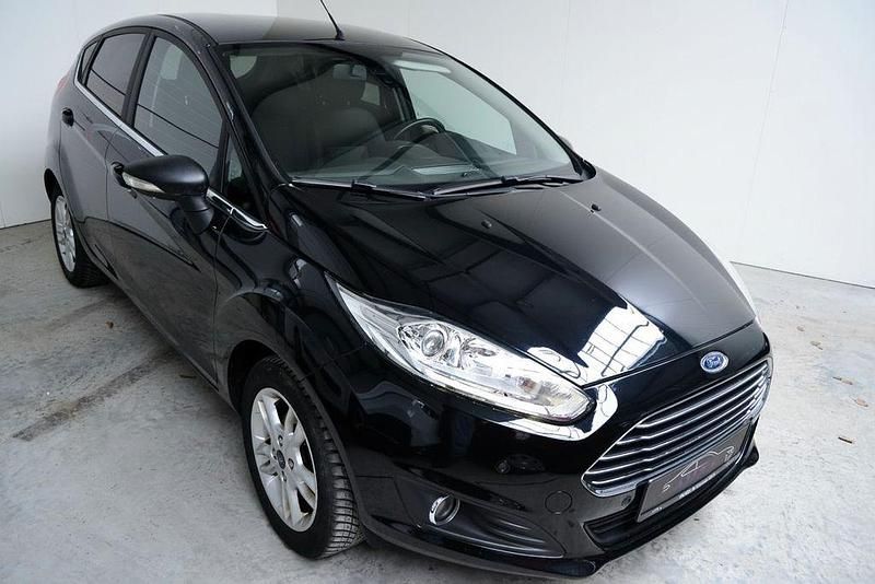 Gebraucht Ford Fiesta Titanium 125 PS (91 kW) 2017 Iridiumschwarz metallic Limousine