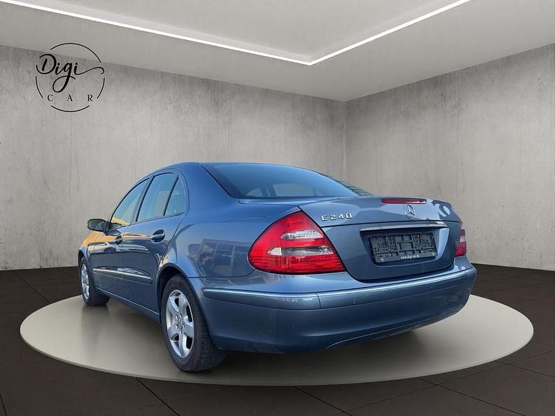 Gebraucht Mercedes E240 Elegance 177 PS (130 kW) 2003 Blau Limousine