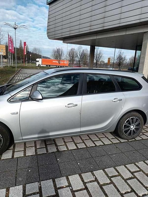 Gebraucht Opel Astra Design Edition 140 PS (102 kW) 2011 Silber Kombi