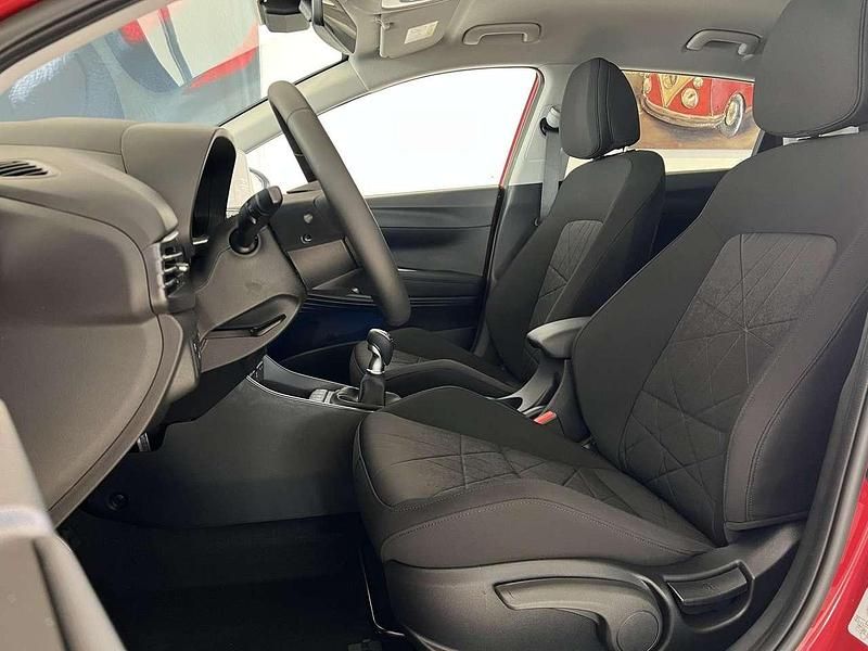 Gebraucht Hyundai Bayon 120 PS (88 kW) 2024 Dragon red pearl SUV