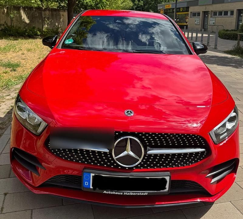 Gebraucht Mercedes A180 116 PS (85 kW) 2018 Rot Limousine