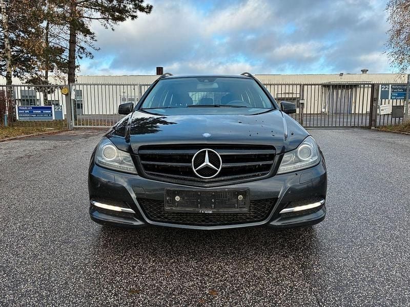 Schwarz Gebraucht 2012 Mercedes C180 Kombi | 4.500 € (Superpreis) - Bild 1/4