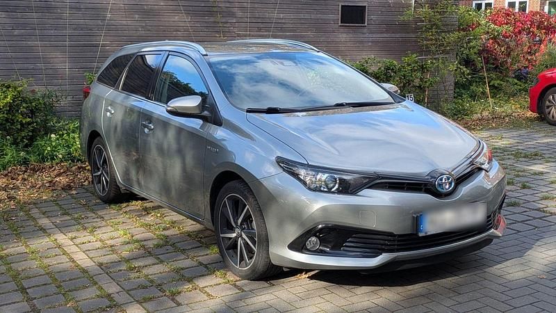 Silber Gebraucht 2018 Toyota Auris Kombi | 14.970 € (Fairer Preis) - Bild 1/4