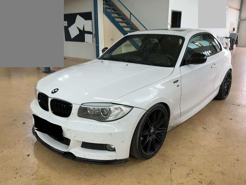 Weiß Gebraucht 2011 BMW 123 Coupé M Sport Coupé | 14.950 € (Teuer) - Bild 1/4