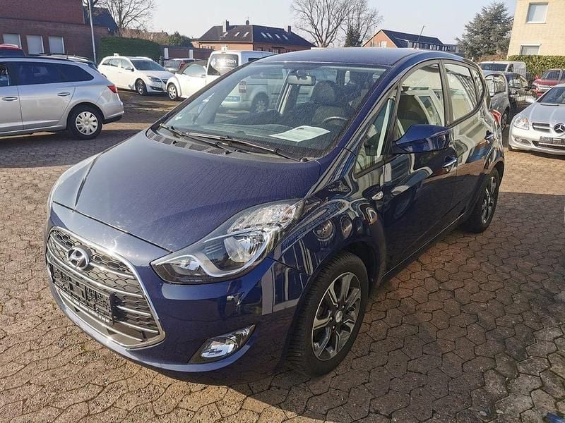 Gebraucht Hyundai i20 125 PS (91 kW) 2019 Blau Van / Kleinbus